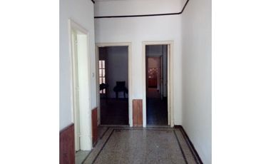 Casa de 2 dormitorios al frente con local, Bv. Rondeau 747