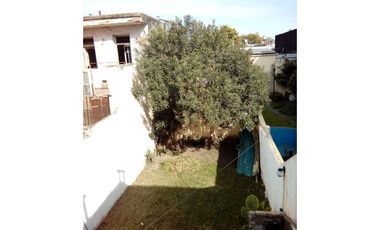 Casa de 2 dormitorios al frente con local, Bv. Rondeau 747