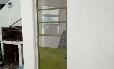 Casa de 2 dormitorios al frente con local, Bv. Rondeau 747