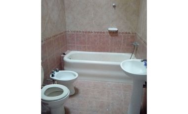 Casa de 2 dormitorios al frente con local, Bv. Rondeau 747