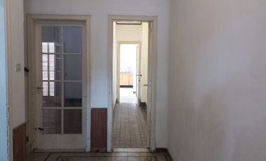 Casa de 2 dormitorios al frente con local, Bv. Rondeau 747