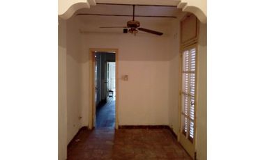 Casa de 2 dormitorios al frente con local, Bv. Rondeau 747