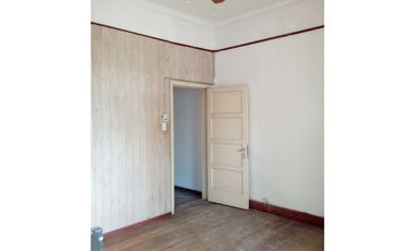 Casa de 2 dormitorios al frente con local, Bv. Rondeau 747