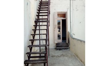 Casa de 2 dormitorios al frente con local, Bv. Rondeau 747