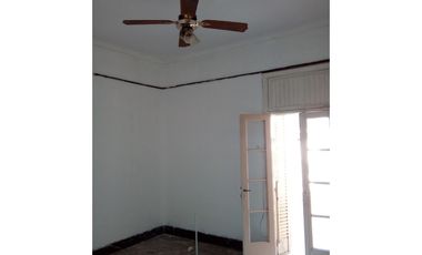 Casa de 2 dormitorios al frente con local, Bv. Rondeau 747