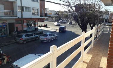 ALQUILER COMERCIAL 24 MESES CHALET 4 AMBIENTES CON DEPENDENCIA EN DOS PLANTAS ZONA JUAN B JUSTO Y CERRITO