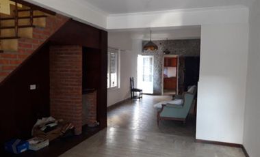 ALQUILER COMERCIAL 24 MESES CHALET 4 AMBIENTES CON DEPENDENCIA EN DOS PLANTAS ZONA JUAN B JUSTO Y CERRITO