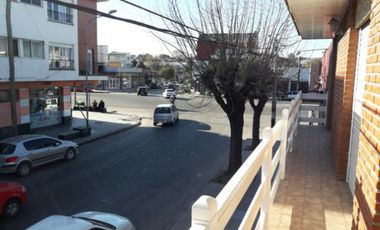 ALQUILER COMERCIAL 24 MESES CHALET 4 AMBIENTES CON DEPENDENCIA EN DOS PLANTAS ZONA JUAN B JUSTO Y CERRITO