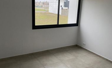 ALQUILER! DUPLEX  EN COLINAS DE MANANTIALES 2 DORMITORIOS