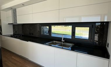 RUMENCO JOVEN - EXCLUSIVA CASA 4 DORMITORIOS CON VISTA AL LAGO