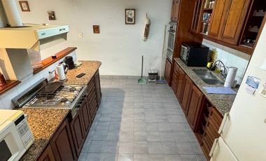 CHALET 5 AMBIENTES EN DOS PLANTAS DORREGO 2900