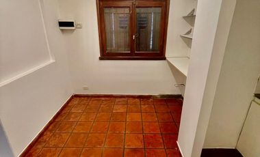 CHALET EN LOTE PORPIO DE 4 AMBIENTES, MUY BUEN ESTADO. IDEAL USO GASTRNOMICO O PROFESIONAL. CHAUVIN