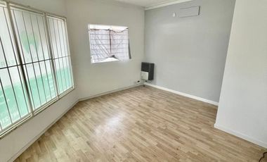 CHALET EN LOTE PORPIO DE 4 AMBIENTES, MUY BUEN ESTADO. IDEAL USO GASTRNOMICO O PROFESIONAL. CHAUVIN