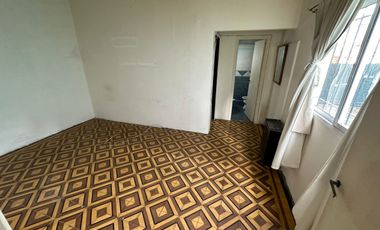 BAJO SU PRECIO!! RAWSON E ITALIA  CASA 3 AMB. CON PATIO Y ENTRADA AUTO