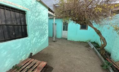 BAJO SU PRECIO!! RAWSON E ITALIA  CASA 3 AMB. CON PATIO Y ENTRADA AUTO