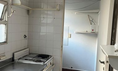 Vendo amplio departamento de 1 dorm. a una cuadra de PLAZA  DE MAYO