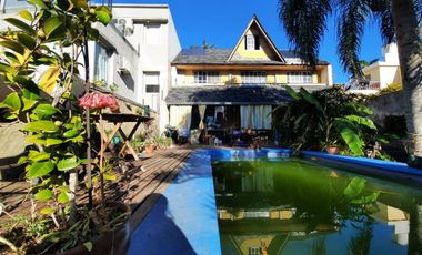 IMPACTANTE CASA DE 5 DORMITORIOS CON PISCINA EN ZONA THOMPSON