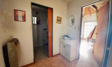 IMPACTANTE CASA DE 5 DORMITORIOS CON PISCINA EN ZONA THOMPSON