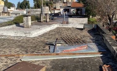 IMPORTANTE PROPIEDAD DOS CASAS CON DOS LOCALES