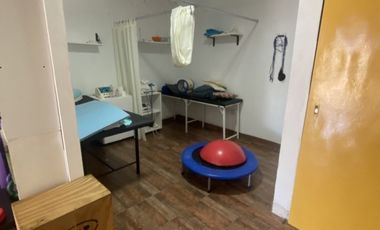 IMPORTANTE PROPIEDAD DOS CASAS CON DOS LOCALES