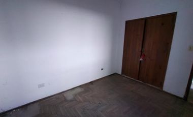 VENTA CASA 2 AMBIENTES SOBRE LOTE SUPERFICIE 400 MTS2. COT R 4 ZONA ESTADIO MUNDIALISTA