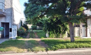 VENTA CASA 2 AMBIENTES SOBRE LOTE SUPERFICIE 400 MTS2. COT R 4 ZONA ESTADIO MUNDIALISTA