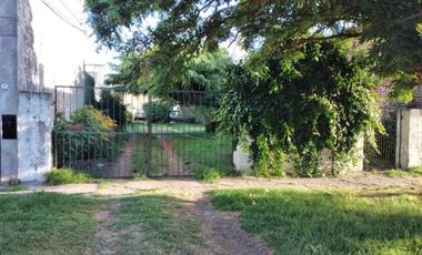 VENTA CASA 2 AMBIENTES SOBRE LOTE SUPERFICIE 400 MTS2. COT R 4 ZONA ESTADIO MUNDIALISTA