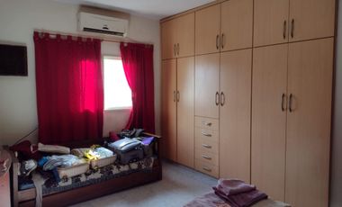 VENTA de CASA c/IMPORTANTE TERRENO - CRISOLOGO LARRALDE, PARANA