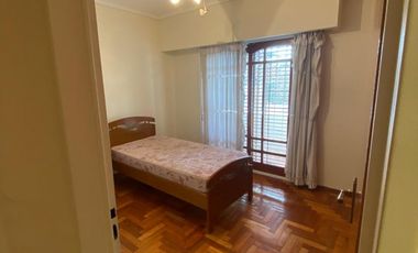 GALLARDO 800, VENTA CASA LOTE PROPIO DE CINCO AMBIENTES