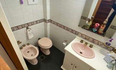 GALLARDO 800, VENTA CASA LOTE PROPIO DE CINCO AMBIENTES