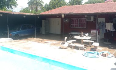 Casa en venta, 3 dormitorios, liv-comedor, cocina, baÃ±o, garage, patio y pileta de natacion.