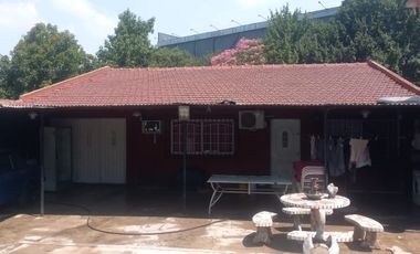 Casa en venta, 3 dormitorios, liv-comedor, cocina, baÃ±o, garage, patio y pileta de natacion.