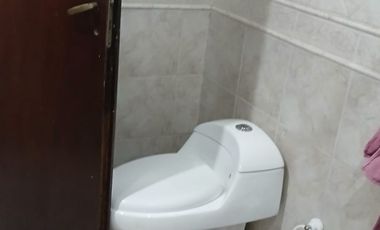 Casa en venta, 3 dormitorios, liv-comedor, cocina, baÃ±o, garage, patio y pileta de natacion.