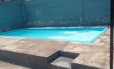 Casa en venta, 3 dormitorios, liv-comedor, cocina, baÃ±o, garage, patio y pileta de natacion.