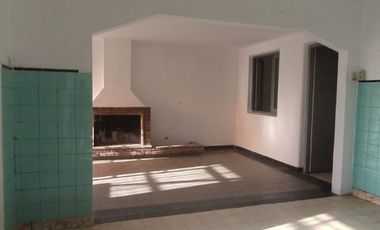 EN VENTA- CASA 3 HABITACIONES + LOCAL COMERCIAL SOBRE AV DE LAS AMERICAS