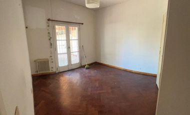 Alquiler -casa comercial 5 ambientes - alsina 100 - ramos mejia