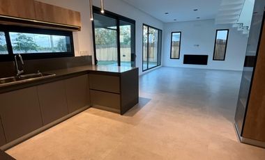 Casa a estrenar - Greenville Polo & Resort