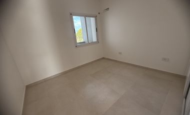 VENTA HERMOSO DPTO DE 2 DORM CON COCHERA-ZONA BOULEVARES !!!