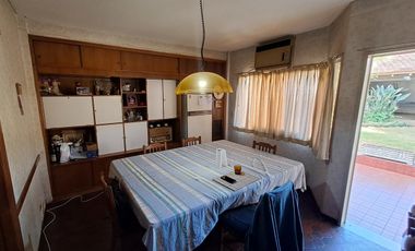 Venta Casa 5 Ambientes Con Lote Propio De 301 M2, Ideal Desarrollo Inmobiliario. Devoto