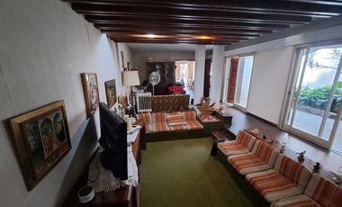 Venta Casa 5 Ambientes Con Lote Propio De 301 M2, Ideal Desarrollo Inmobiliario. Devoto