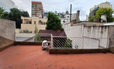 Confortable Casa de Tres Plantas y Garage, a metros de Parque Lezama!