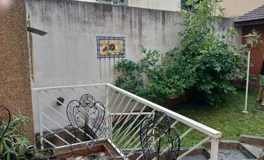 Confortable Casa de Tres Plantas y Garage, a metros de Parque Lezama!