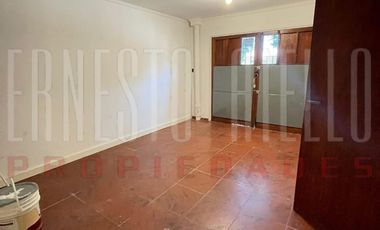 VENTA CASA 3 AMBIENTES COCHERA PATIO Y ENTRADA PARA AUTO, EZPELETA.