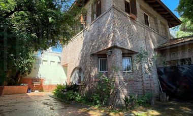 VENTA CASA 3 AMBIENTES COCHERA PATIO Y ENTRADA PARA AUTO, EZPELETA.