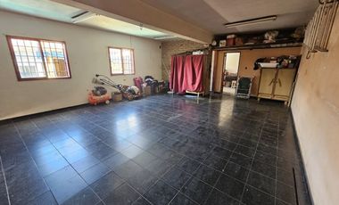 Se vende casa zona Churruarin y Gdor Crespo