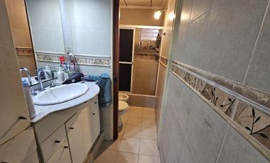 Se vende casa zona Churruarin y Gdor Crespo