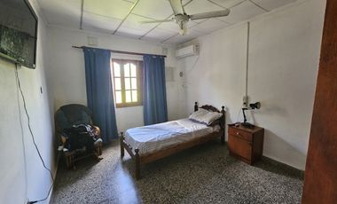 Se vende casa zona Churruarin y Gdor Crespo