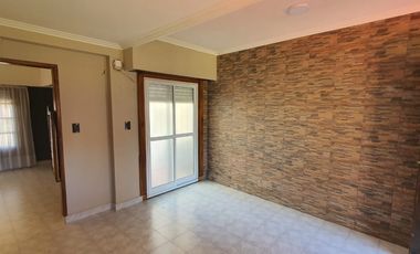 CASA 4 AMBIENTES CON PARQUE Y GARAJE EN MIRAMAR