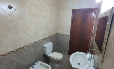 CASA 4 AMBIENTES CON PARQUE Y GARAJE EN MIRAMAR