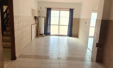 CASA 4 AMBIENTES CON PARQUE Y GARAJE EN MIRAMAR